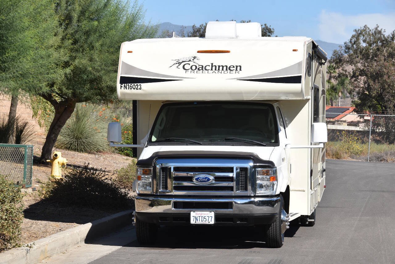 Used 2016 Ford E-350 and Econoline 350 Super Duty w/ Motorhome Prep Package RWD image 1