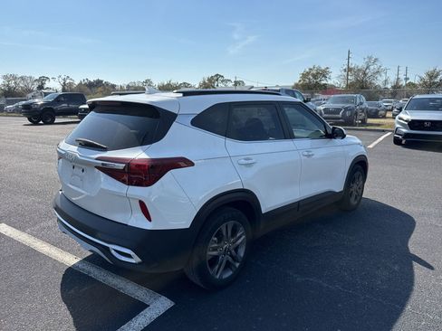 Used 2023 Kia Seltos S w/ Navigation Package image 8