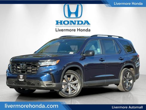 Certified 2025 Honda Pilot Sport image 1