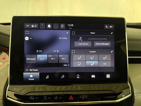 Used 2023 Jeep Compass Limited image 31