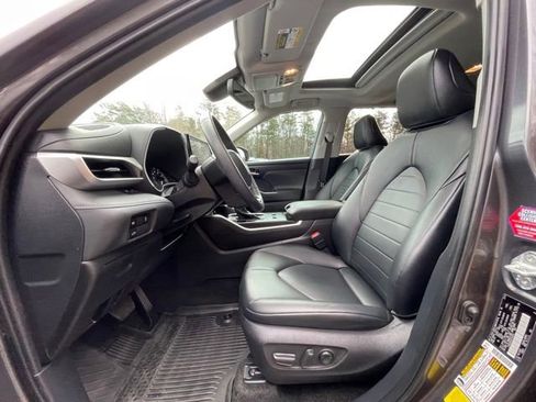 Used 2024 Toyota Highlander LE image 16