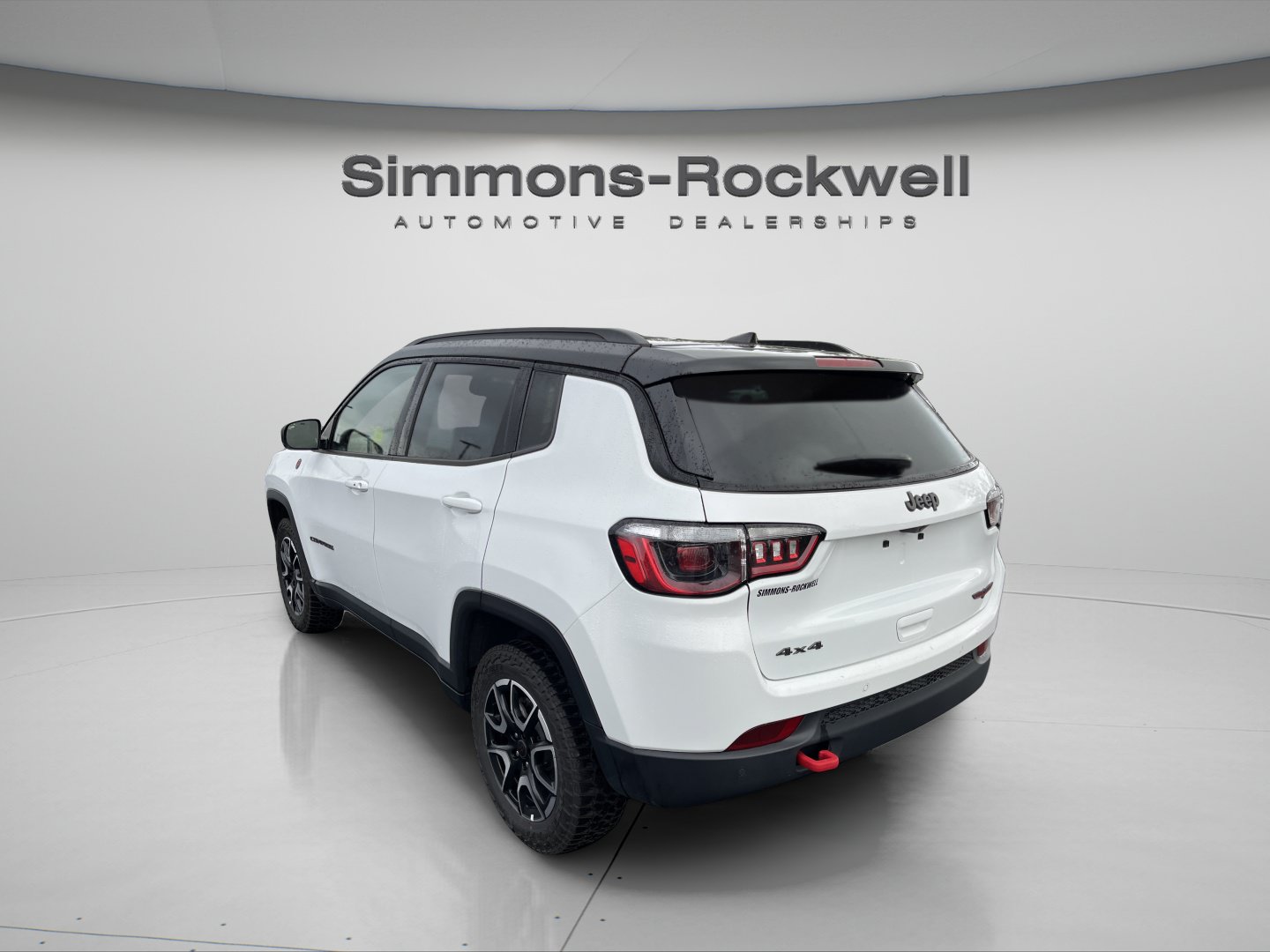 Used 2025 Jeep Compass Trailhawk AWD/4WD image 3