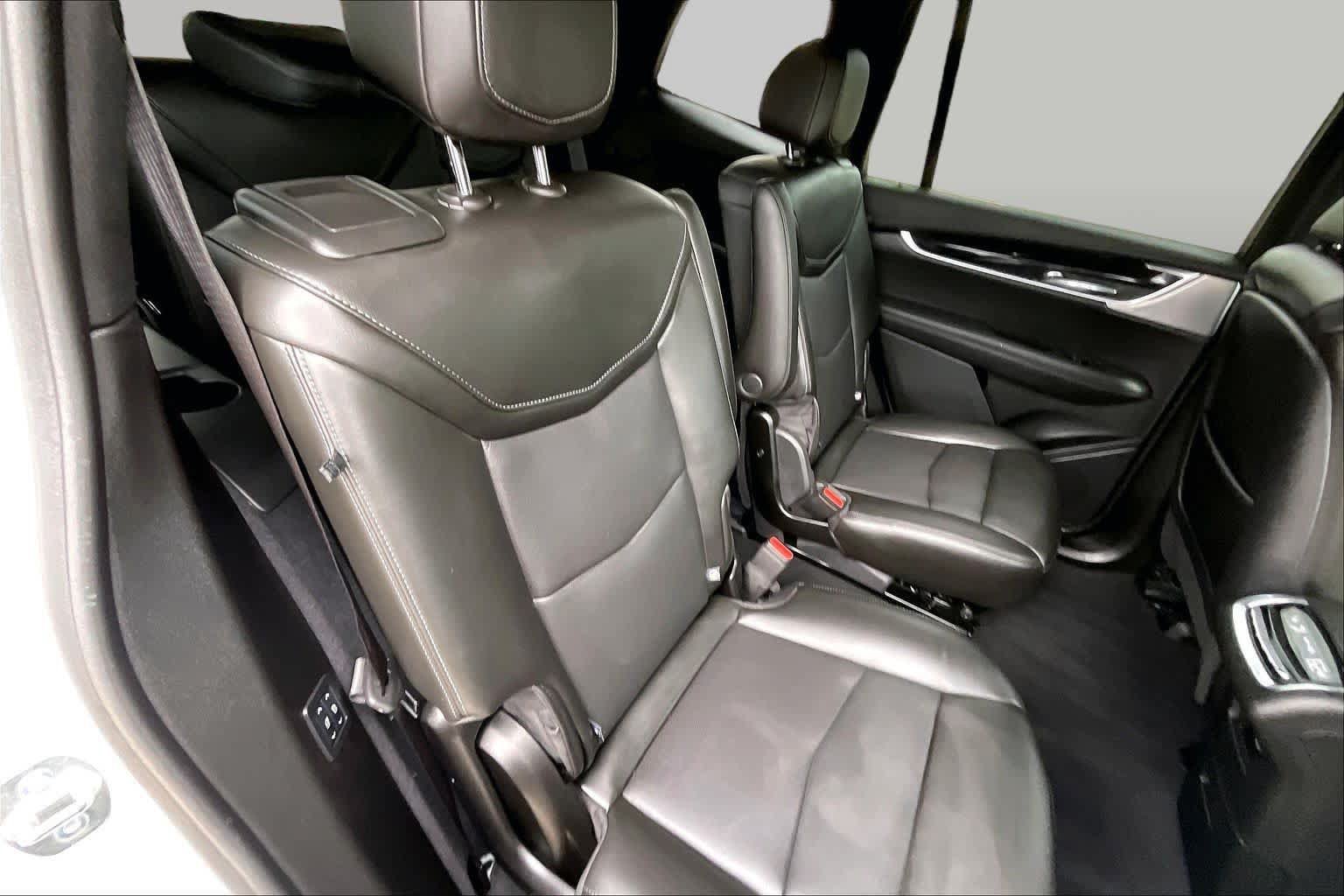 Used 2025 Cadillac XT6 Premium Luxury FWD image 20