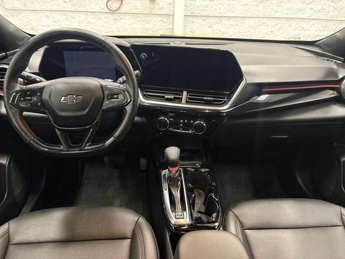 Used 2024 Chevrolet Trax RS w/ Sunroof Package FWD image 12