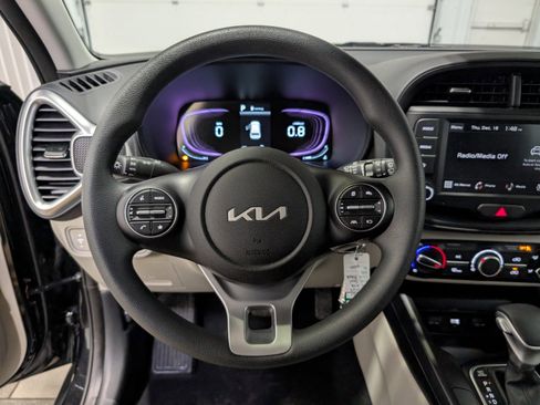 Used 2025 Kia Soul LX w/ LX Technology Package image 15