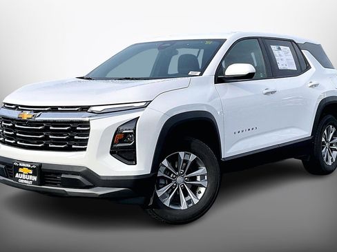 Used 2025 Chevrolet Equinox LT image 2