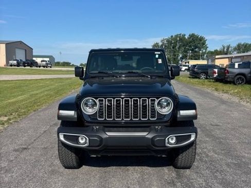 Used 2024 Jeep Wrangler Unlimited Sahara w/ Dual Top Group AWD/4WD image 2
