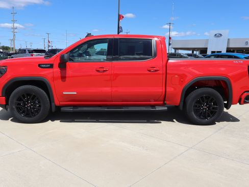 Used 2022 GMC Sierra 1500 Elevation w/ LPO, Elevation Black Package image 9