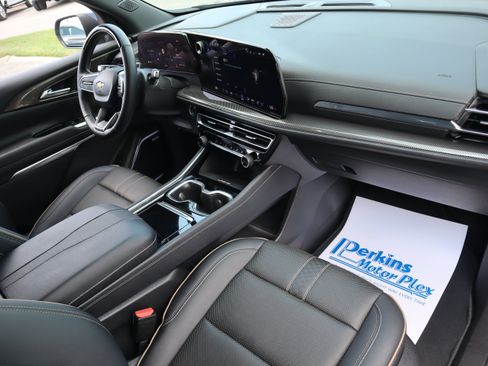 Used 2025 Chevrolet Traverse High Country FWD image 35