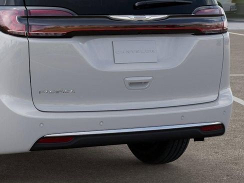 New 2025 Chrysler Pacifica Select image 13