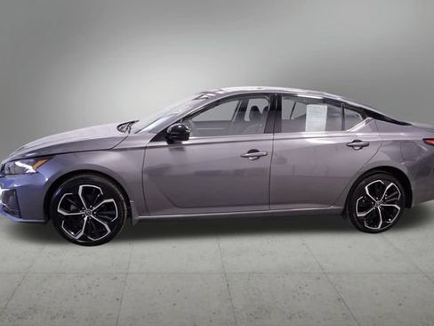Used 2024 Nissan Altima 2.5 SR image 2