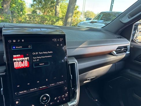 Used 2025 GMC Yukon Denali image 42