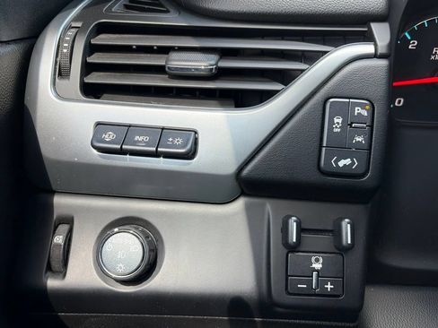 Used 2018 Chevrolet Tahoe Premier RWD image 10
