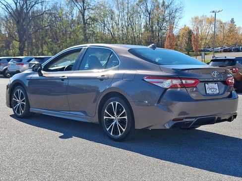 Used 2020 Toyota Camry SE image 4