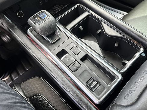 Certified 2022 Nissan Pathfinder SL w/ Lighting Package (N92) image 18