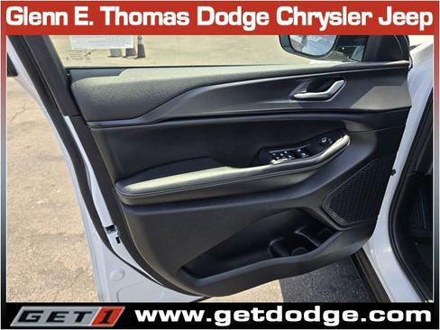 Used 2023 Jeep Grand Cherokee L Laredo RWD image 21