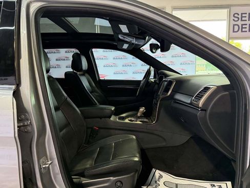 Used 2017 Jeep Grand Cherokee Limited w/ Luxury Group II AWD/4WD image 39