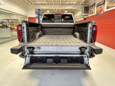 Used 2025 GMC Sierra 2500 Denali Ultimate AWD/4WD image 6