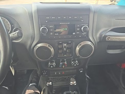 Used 2018 Jeep Wrangler Unlimited Sport S AWD/4WD image 13