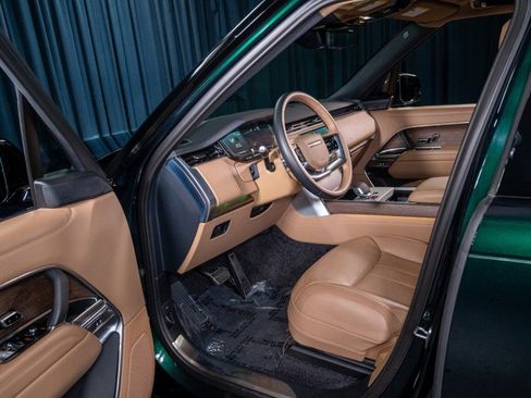 Used 2024 Land Rover Range Rover Long Wheelbase SE image 13