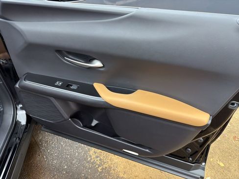 Used 2024 Lexus UX 250h AWD w/ Premium Package image 26