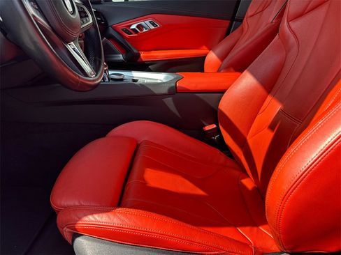 Used 2021 BMW Z4 M40i w/ Executive Package image 10