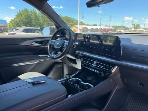 New 2026 Chevrolet Traverse LT w/ Driver Confidence Package AWD/4WD image 8