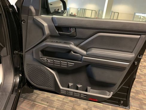 Used 2025 Toyota Tacoma SR5 AWD/4WD image 20