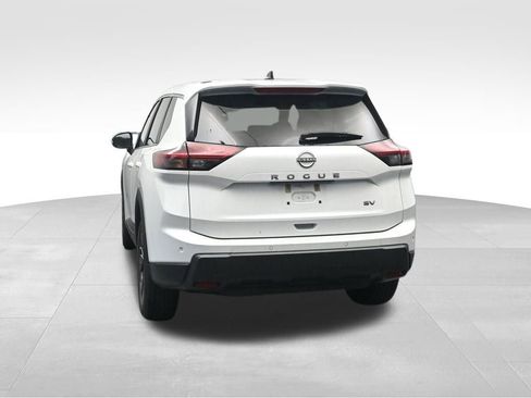 Used 2024 Nissan Rogue SV FWD image 4