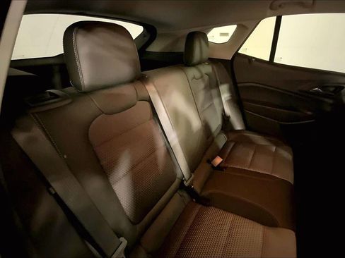 Used 2025 Chevrolet Trax LT w/ LT Convenience Package image 23