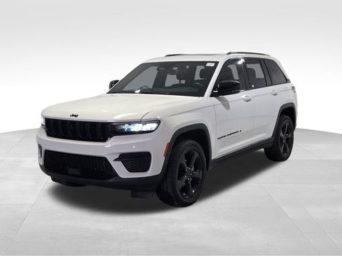 Certified 2022 Jeep Grand Cherokee Altitude AWD/4WD image 22
