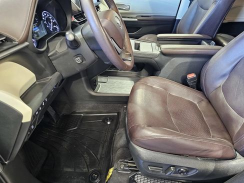 Used 2023 Toyota Sienna Platinum AWD/4WD image 13