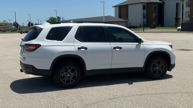 Used 2025 Honda Pilot TrailSport image 9