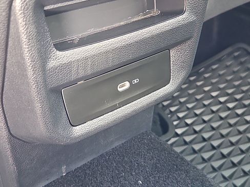 Certified 2025 Volkswagen Taos SE AWD/4WD image 14