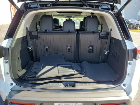New 2026 Nissan Pathfinder Platinum w/ Cargo Package FWD image 15