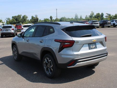 New 2026 Chevrolet Trax LT w/ Driver Confidence Package FWD image 7