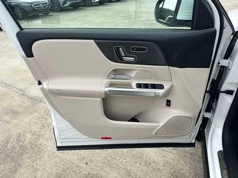 New 2026 Mercedes-Benz GLB 250 image 10