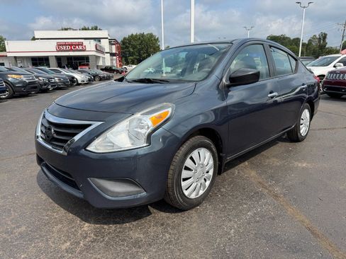 Used 2015 Nissan Versa SV FWD image 1