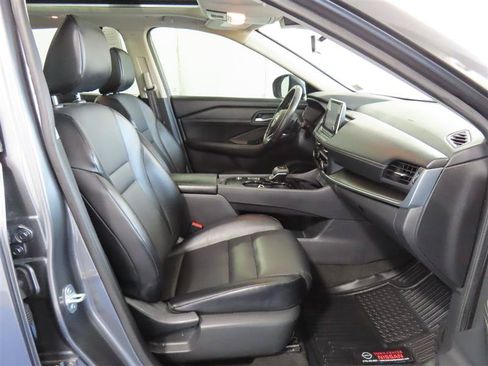 Used 2024 Nissan Rogue SV w/ SV Premium Package FWD image 35