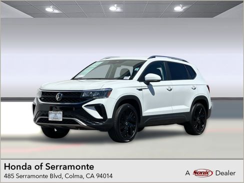 Used 2024 Volkswagen Taos SE w/ Black Wheel Plus Package AWD/4WD image 1