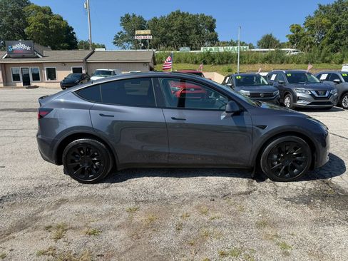 Used 2023 Tesla Model Y Long Range AWD/4WD image 2