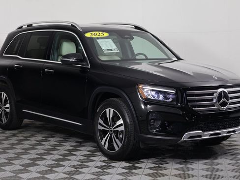 Used 2025 Mercedes-Benz GLB 250 image 3