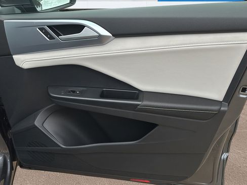 New 2026 Volkswagen Taos SE FWD image 10