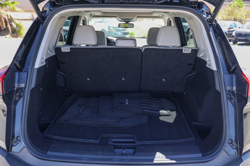 Used 2023 Nissan Rogue SV FWD image 17