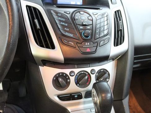 Used 2014 Ford Focus SE FWD image 22