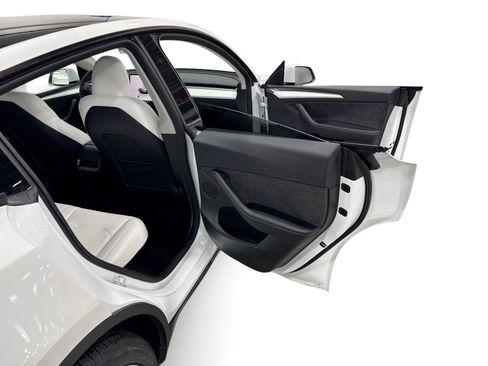 Certified 2023 Tesla Model Y Long Range AWD/4WD image 12