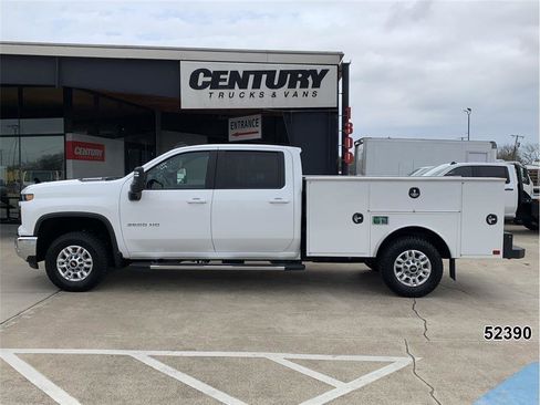 Used 2024 Chevrolet Silverado 2500 LT w/ Convenience Package image 4