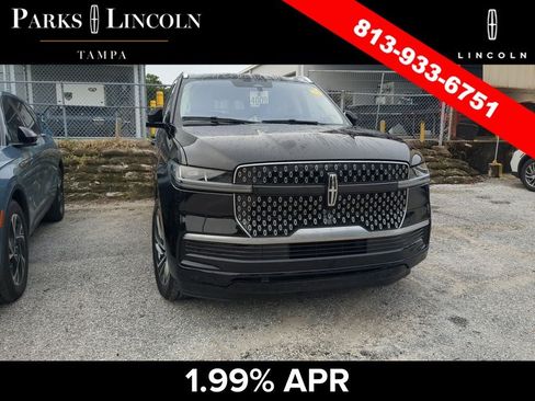 Used 2025 Lincoln Navigator Reserve AWD/4WD image 4