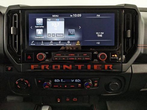 Used 2025 Nissan Frontier PRO-4X AWD/4WD image 9