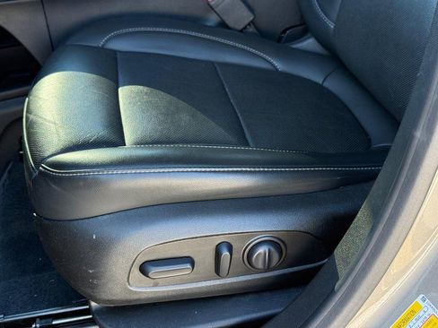 Used 2022 GMC Acadia SLT w/ Technology Package image 30